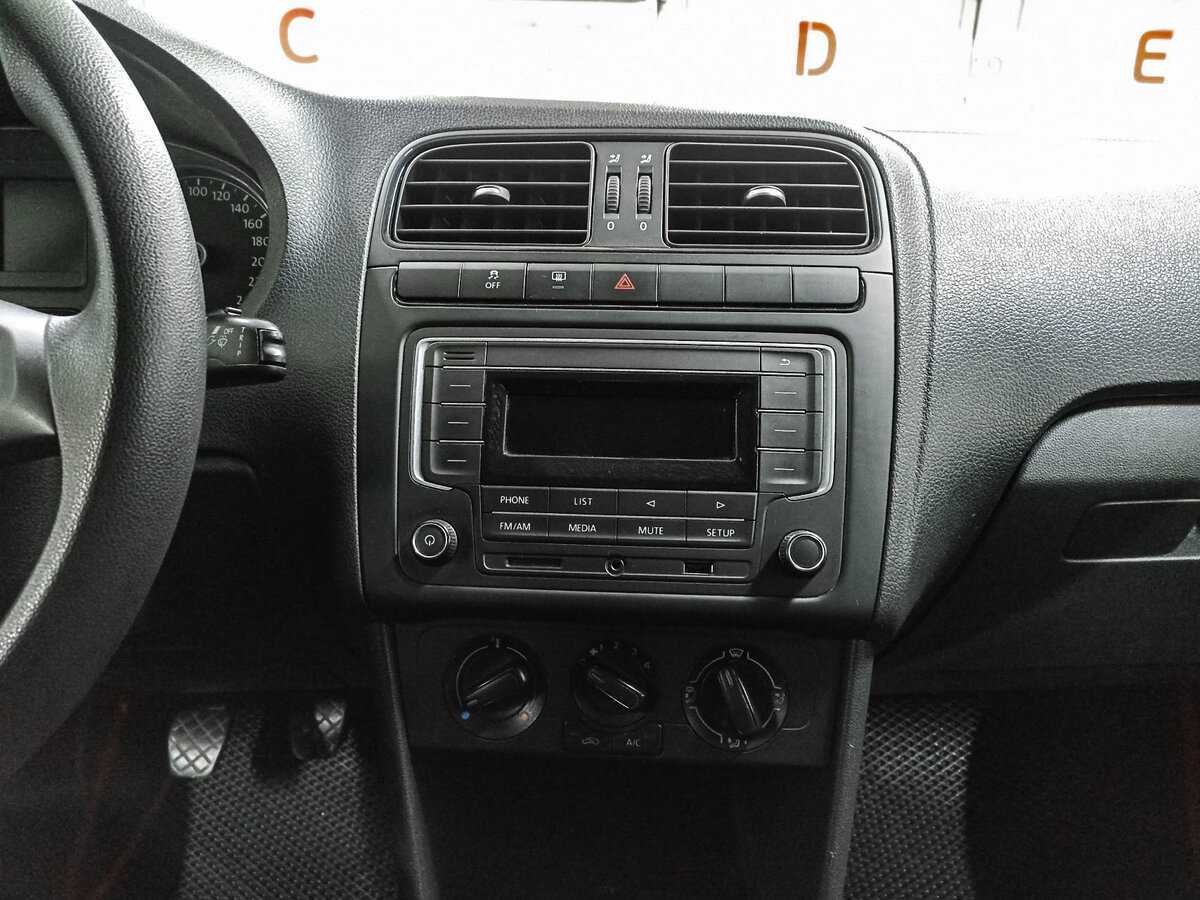 Купить Volkswagen Polo с пробегом. Фото: #13