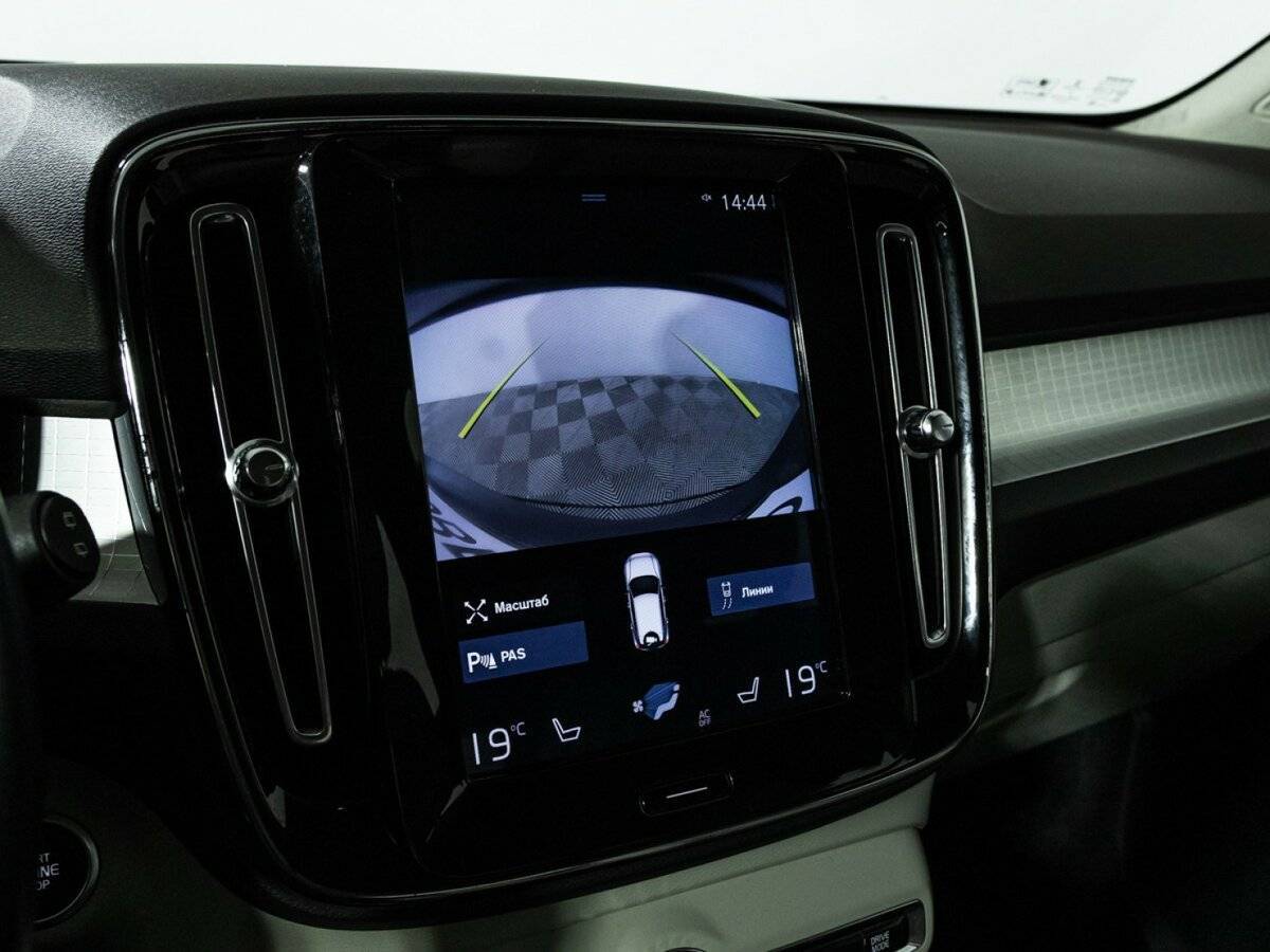 Купить Volvo XC40 с пробегом. Фото: #16