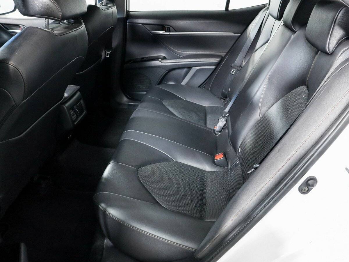 Купить Toyota Camry с пробегом. Фото: #6