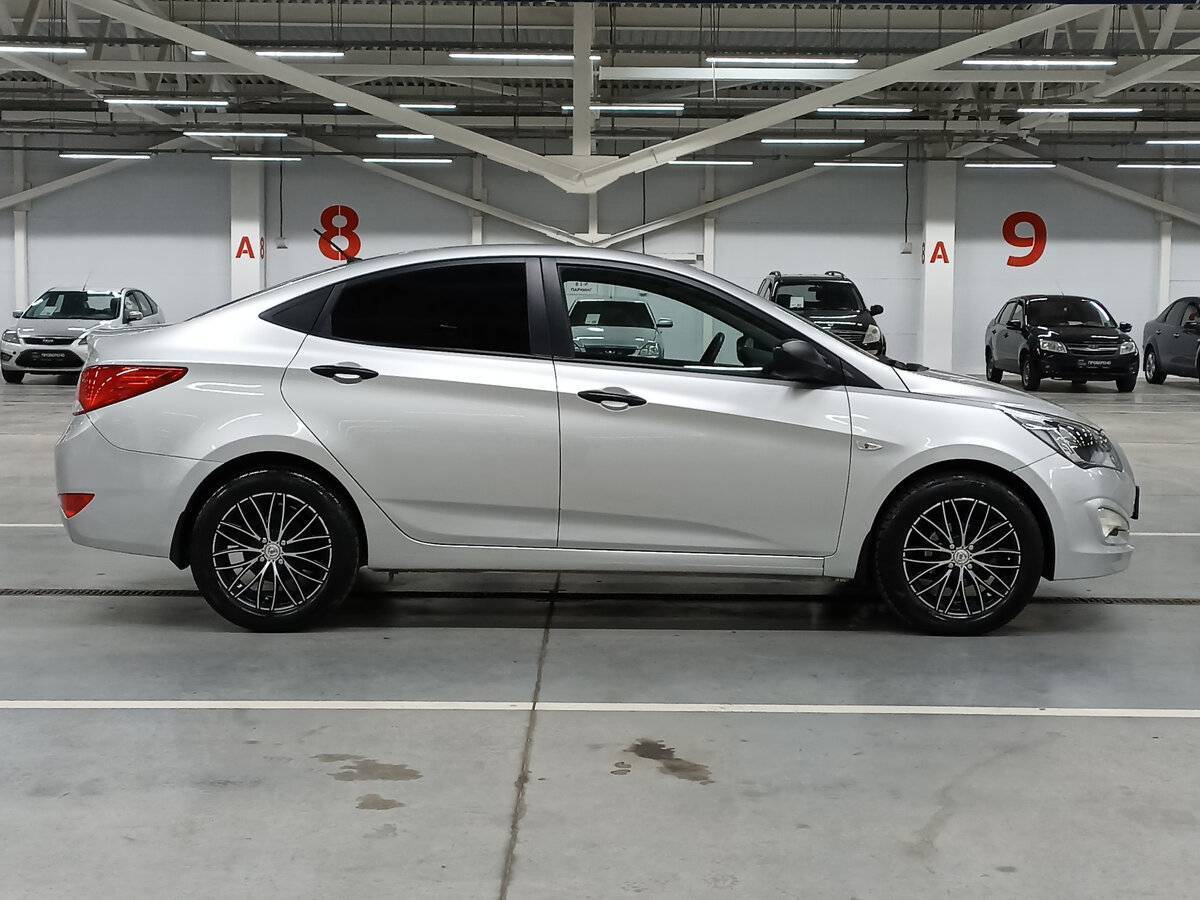 Купить Hyundai Solaris с пробегом. Фото: #3