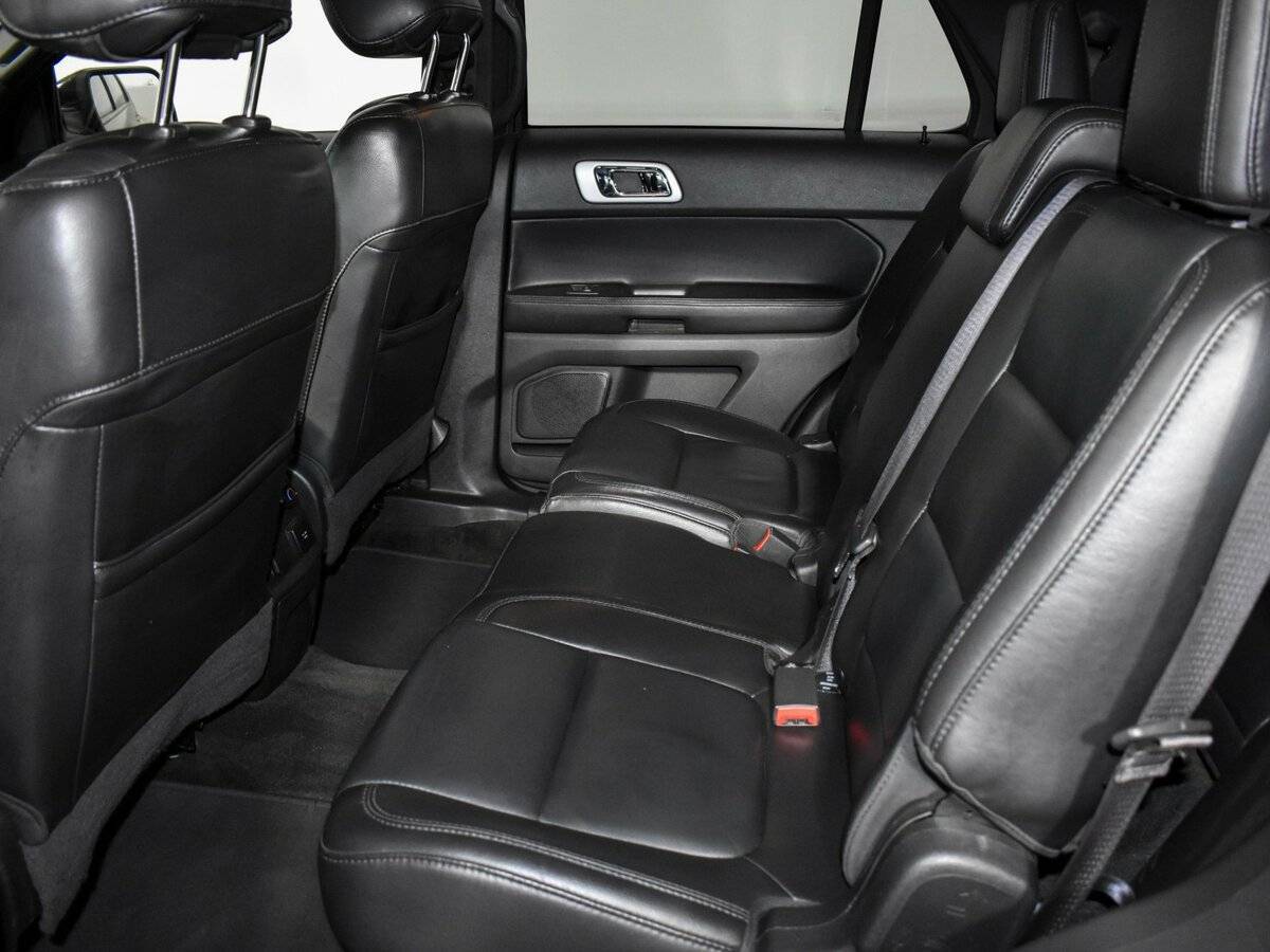 Купить Ford Explorer с пробегом. Фото: #11