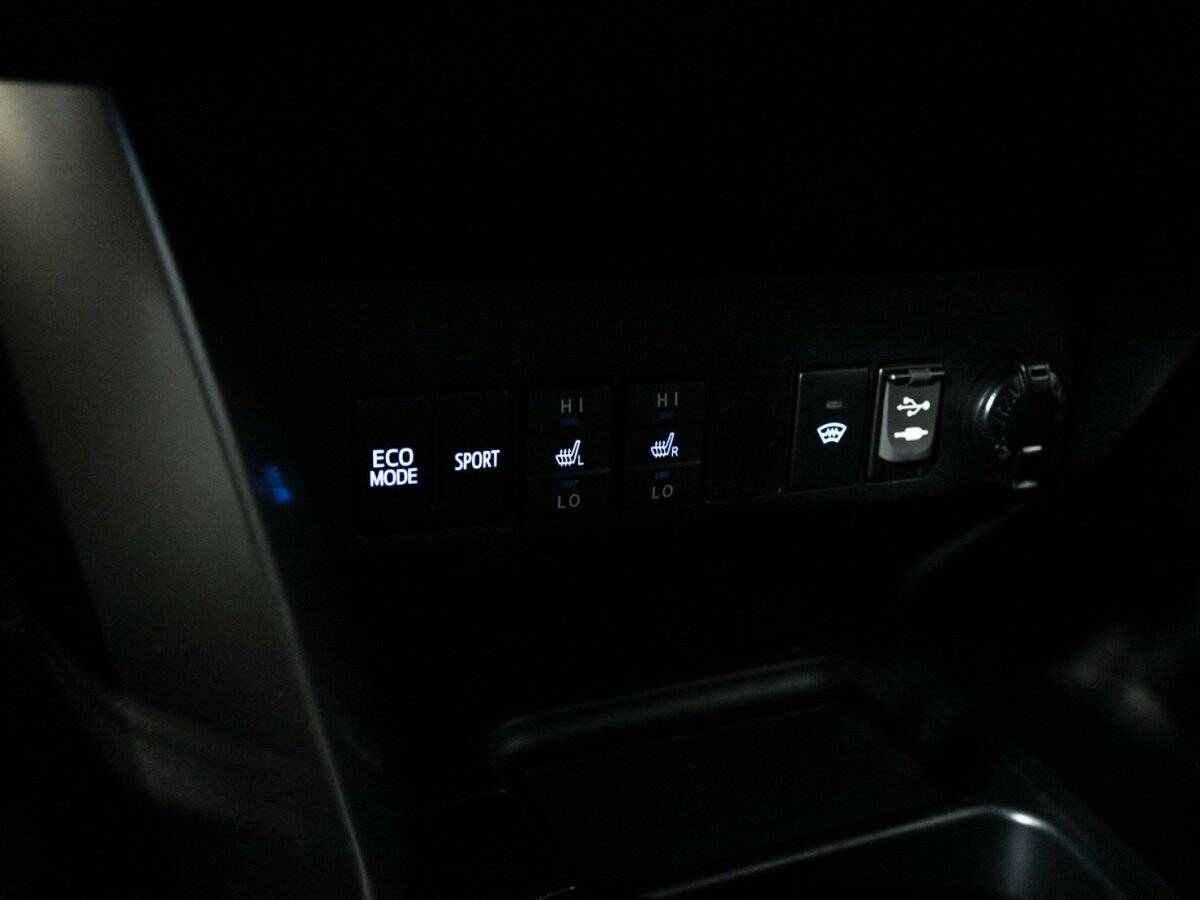 Купить Toyota RAV4 с пробегом. Фото: #18