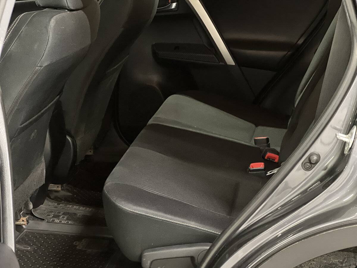 Купить Toyota RAV4 с пробегом. Фото: #11