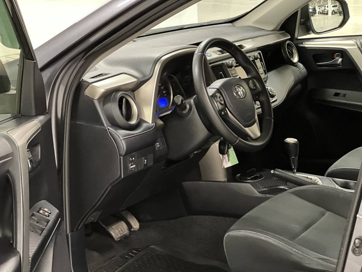Купить Toyota RAV4 с пробегом. Фото: #15