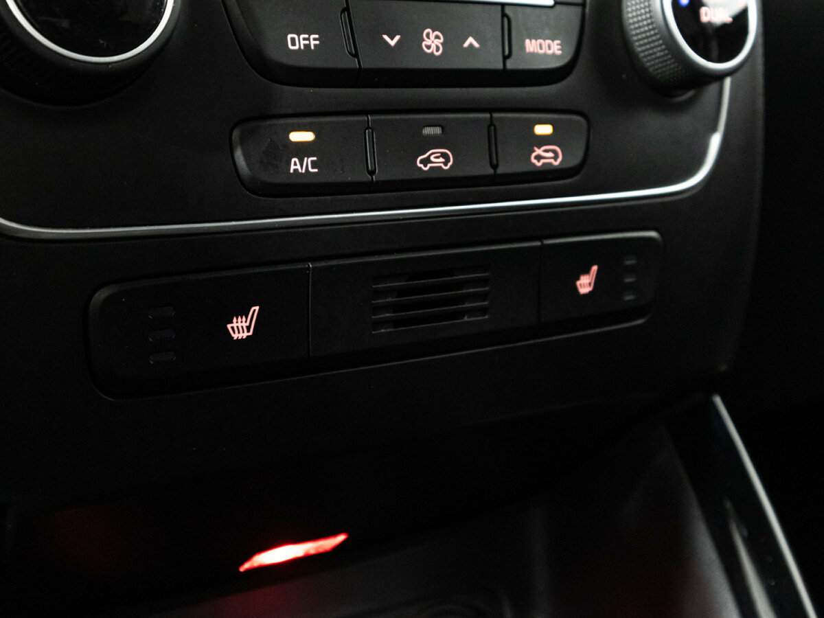 Купить Kia Sorento с пробегом. Фото: #17