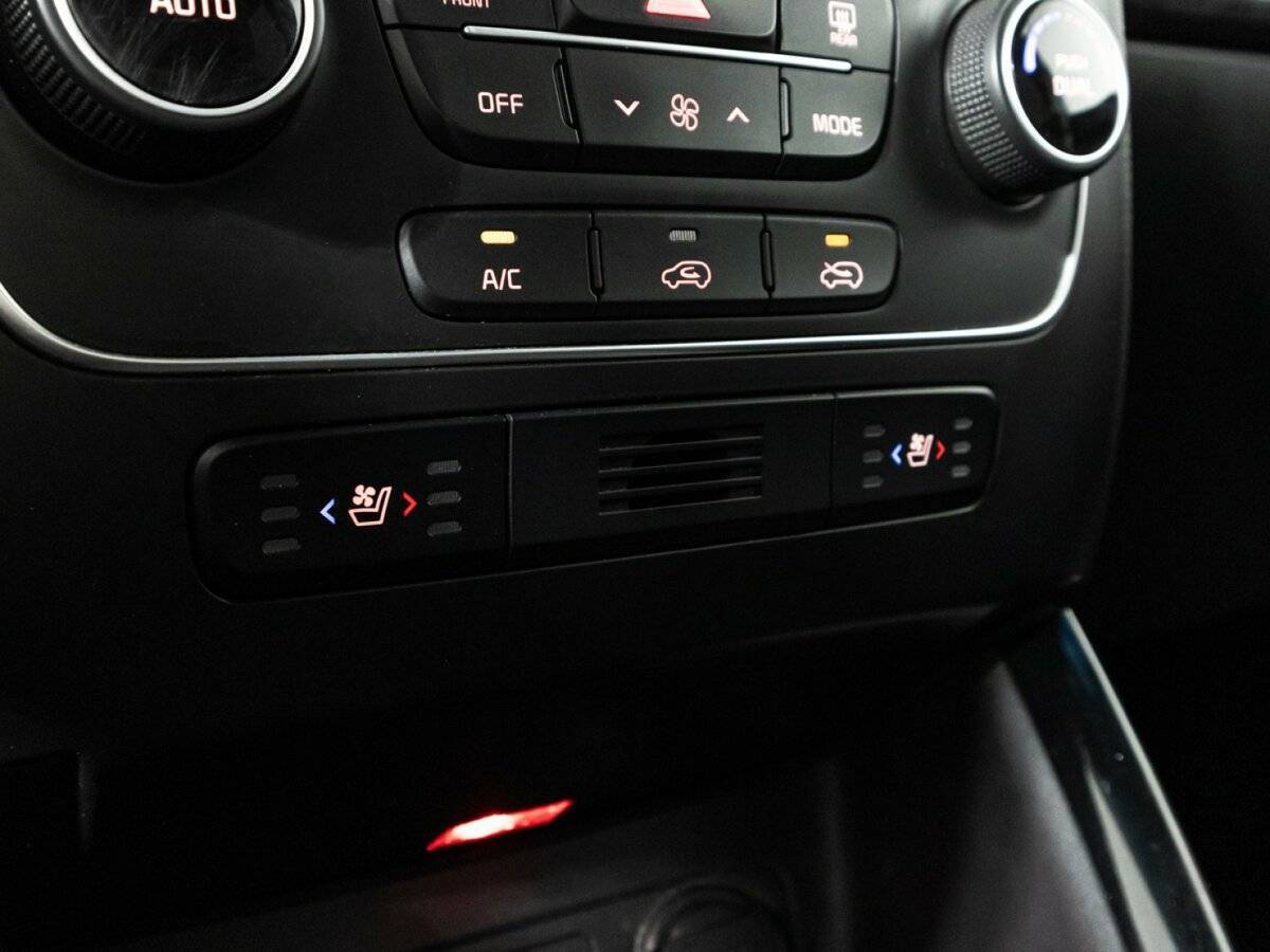 Купить Kia Sorento с пробегом. Фото: #17