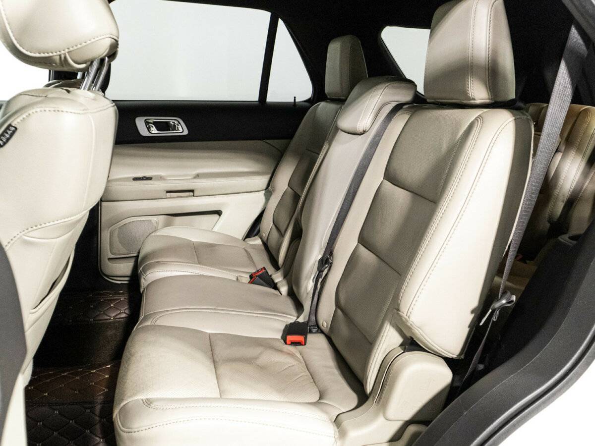 Купить Ford Explorer с пробегом. Фото: #7
