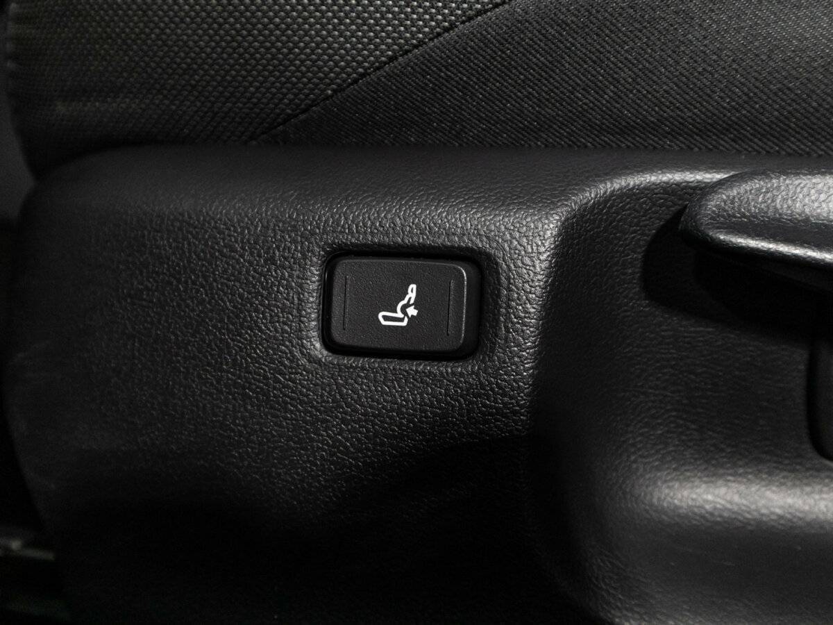 Купить Toyota C-HR с пробегом. Фото: #19