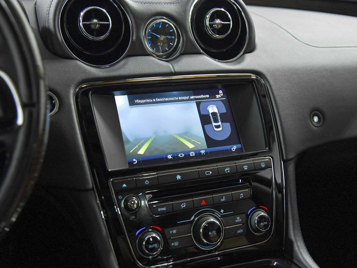 Купить Jaguar XJ с пробегом. Фото: #12