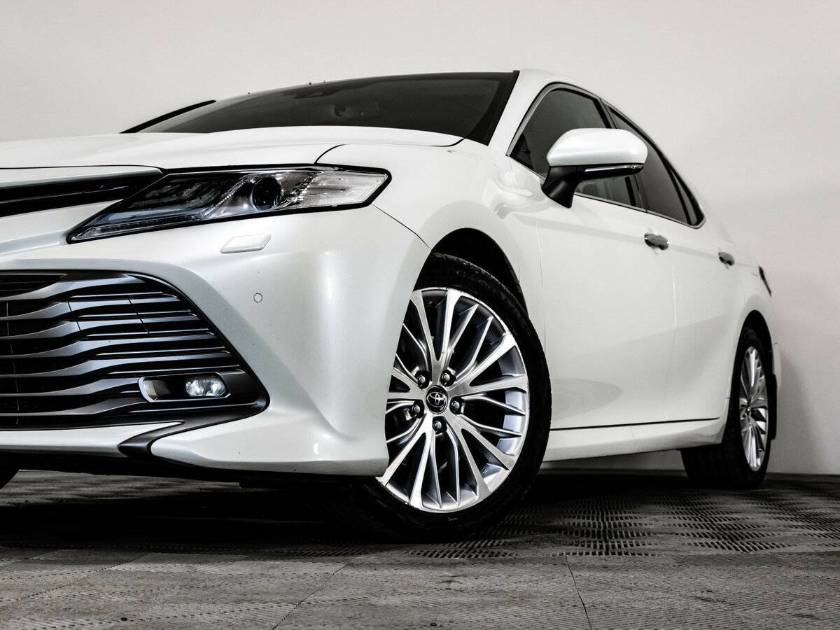 Купить Toyota Camry с пробегом. Фото: #1