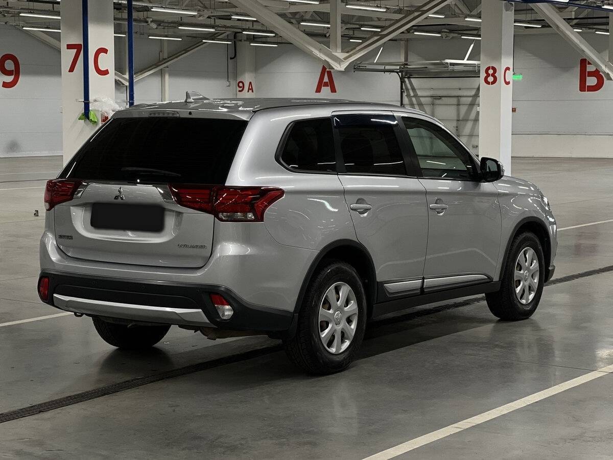 Купить Mitsubishi Outlander с пробегом. Фото: #4