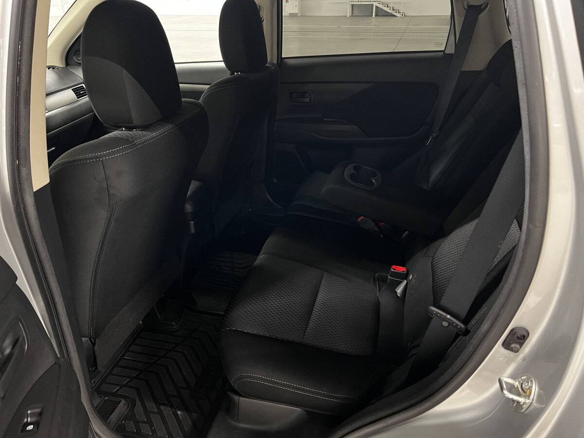 Купить Mitsubishi Outlander с пробегом. Фото: #11