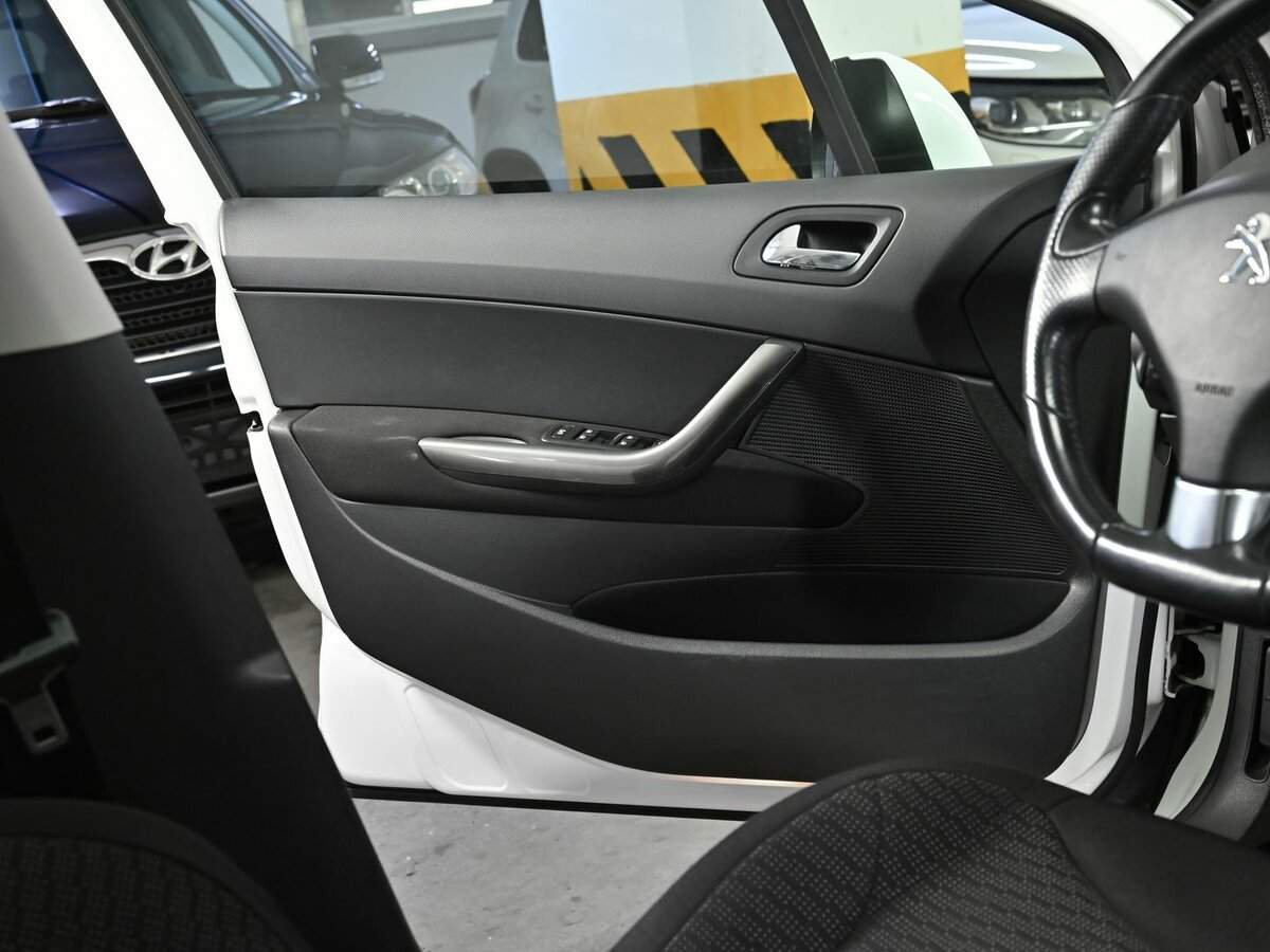 Купить Peugeot 308 с пробегом. Фото: #5