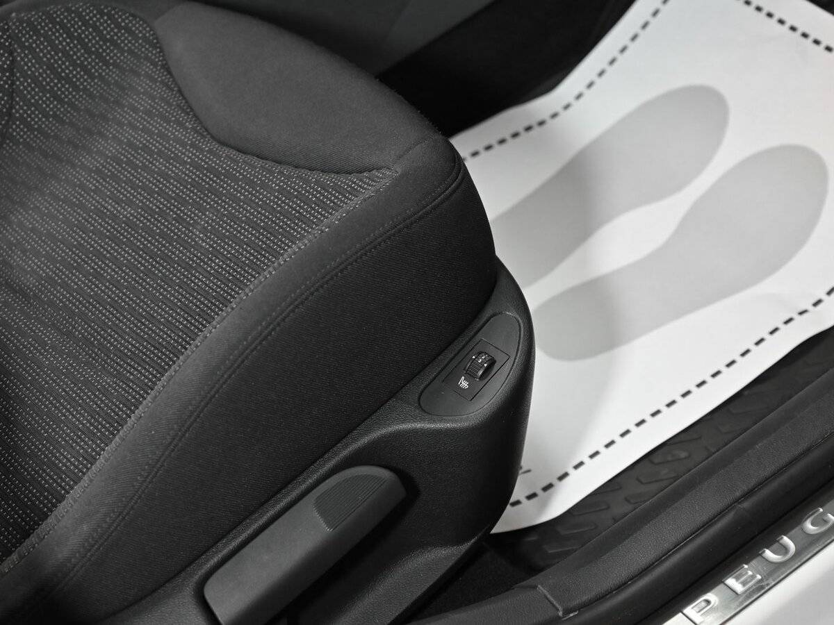 Купить Peugeot 308 с пробегом. Фото: #12