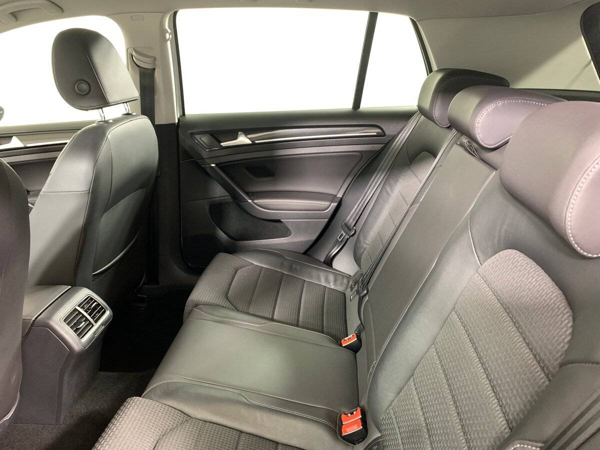 Купить Volkswagen Golf с пробегом. Фото: #18