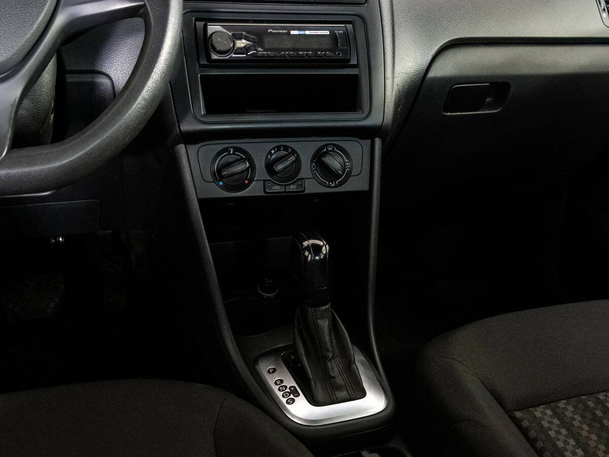 Купить Volkswagen Polo с пробегом. Фото: #11