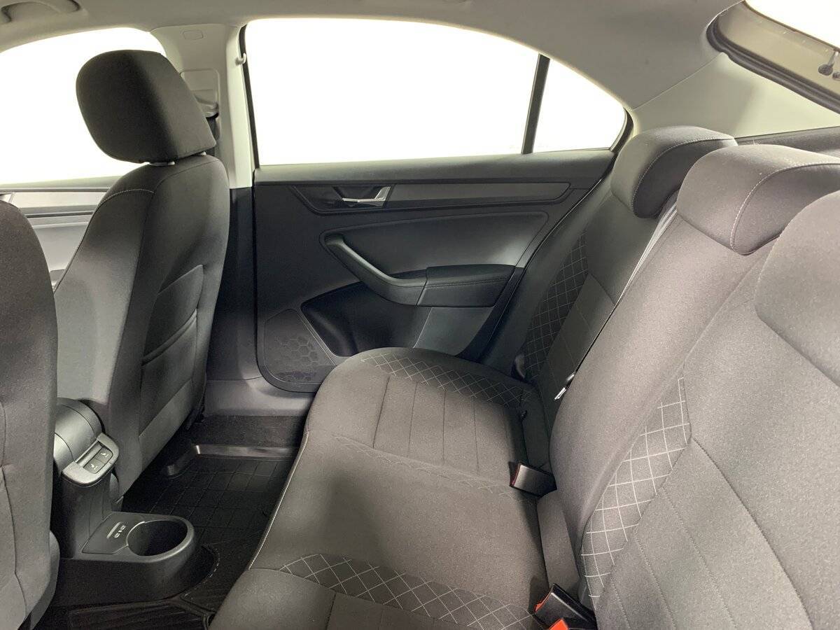 Купить Skoda Rapid с пробегом. Фото: #17