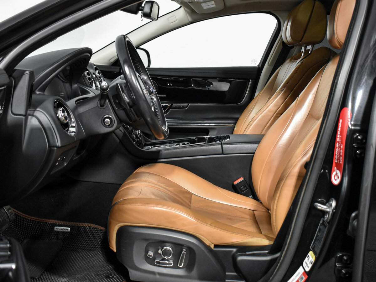 Купить Jaguar XJ с пробегом. Фото: #10
