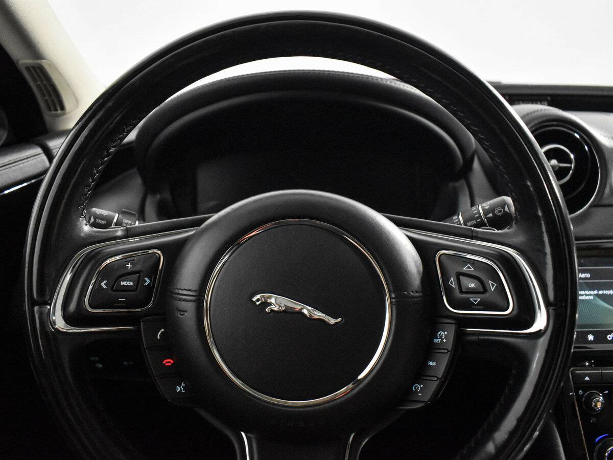 Купить Jaguar XJ с пробегом. Фото: #19