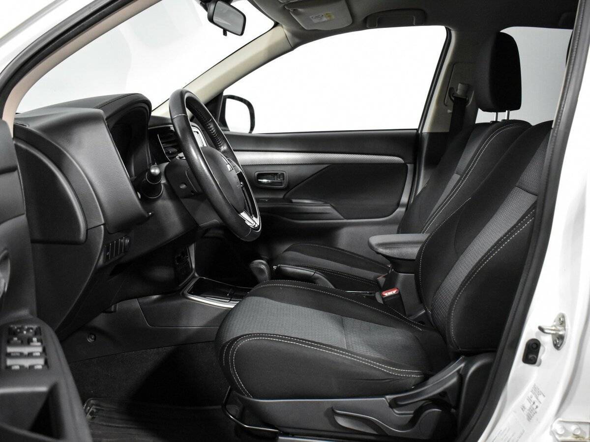 Купить Mitsubishi Outlander с пробегом. Фото: #11