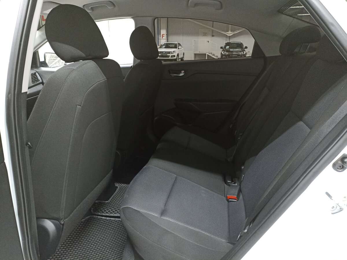 Купить Hyundai Solaris с пробегом. Фото: #11