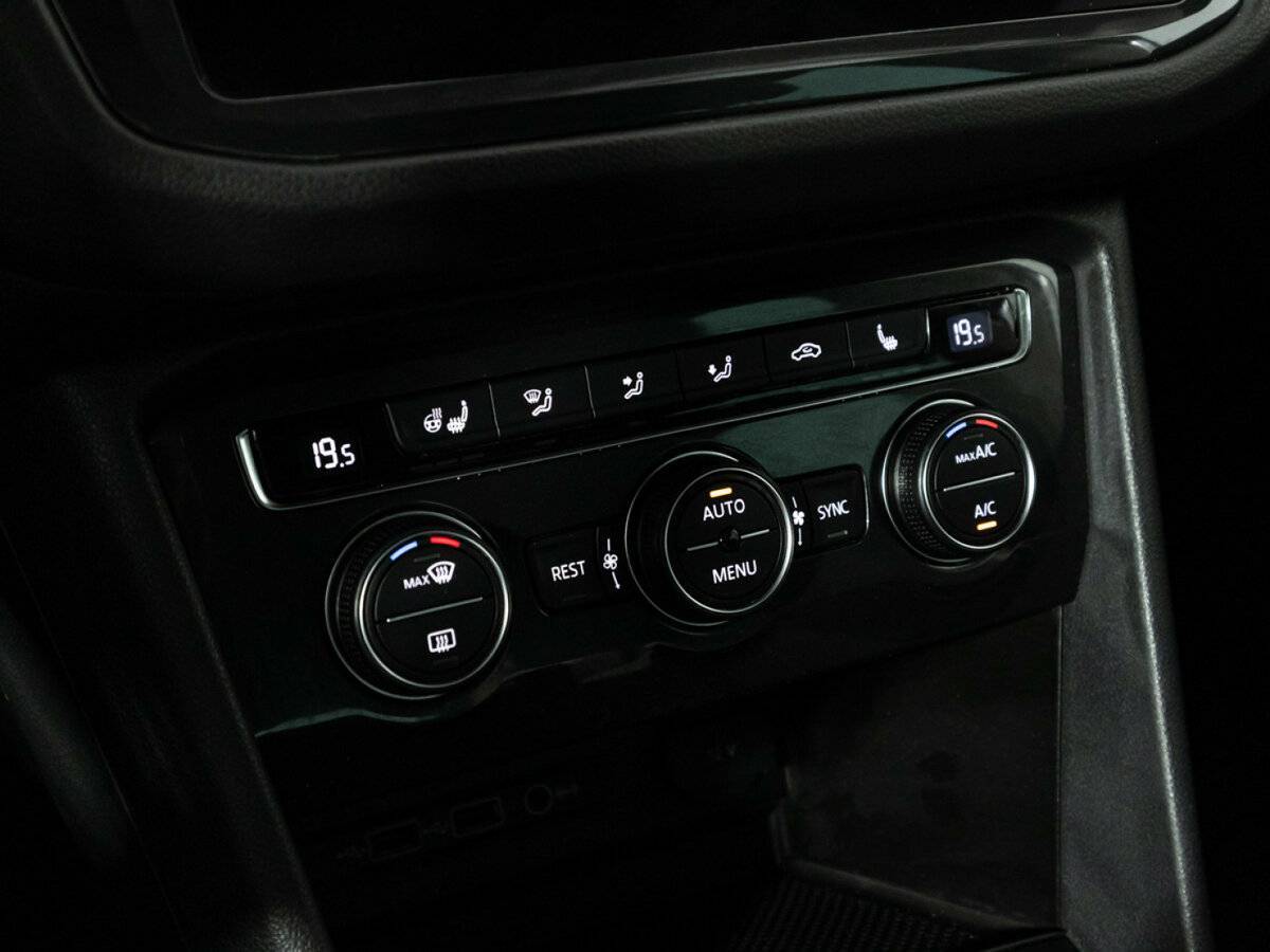 Купить Volkswagen Tiguan с пробегом. Фото: #18