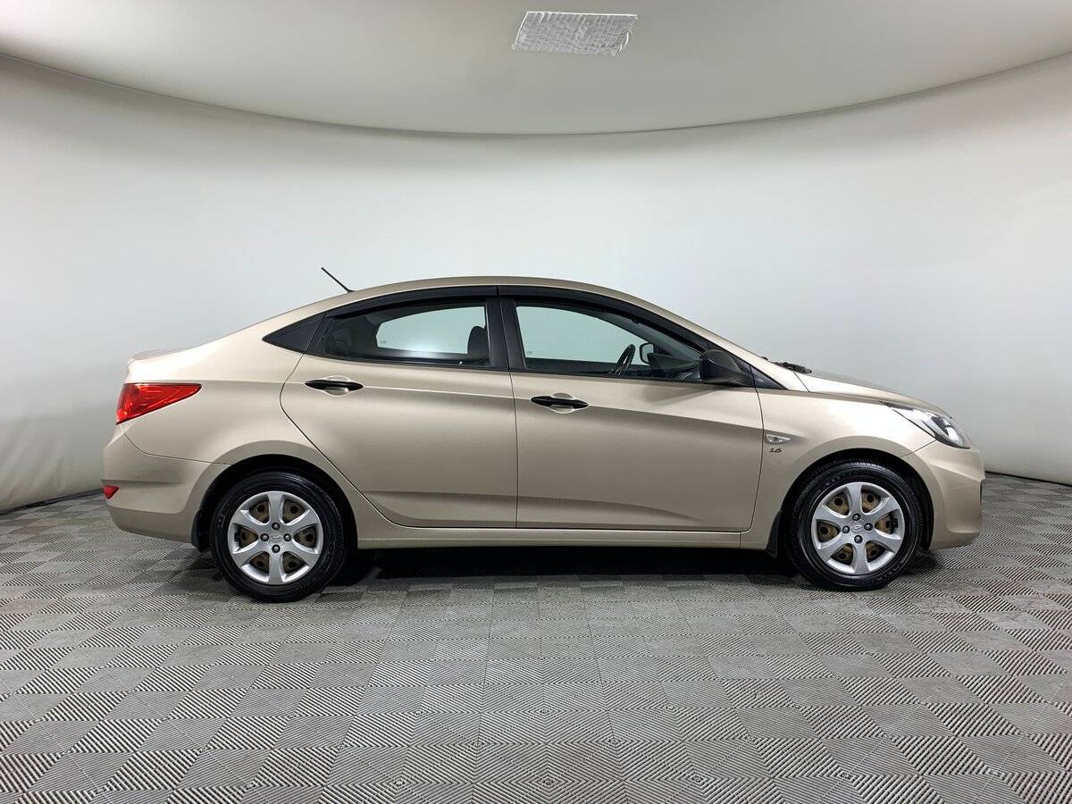 Купить Hyundai Solaris с пробегом. Фото: #3