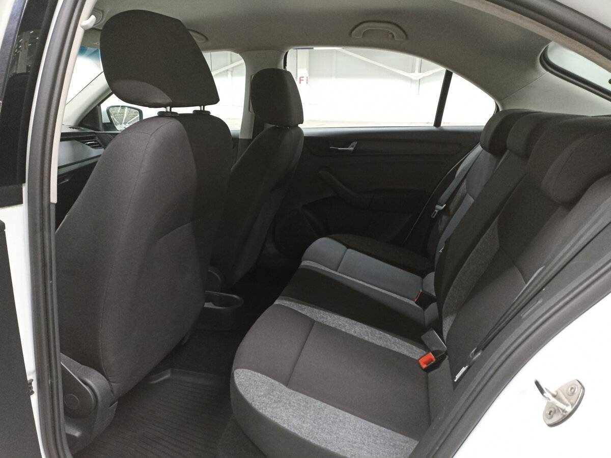 Купить Skoda Rapid с пробегом. Фото: #11