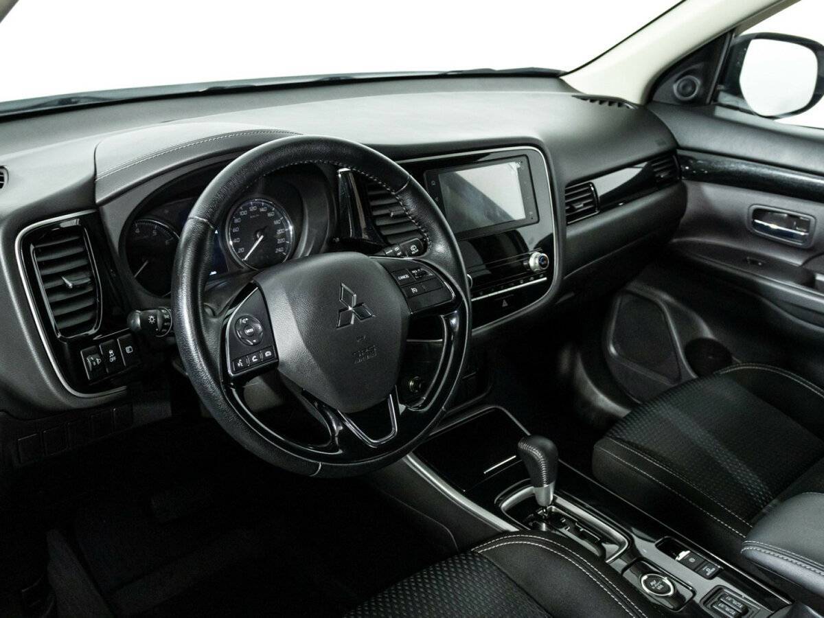 Купить Mitsubishi Outlander с пробегом. Фото: #10