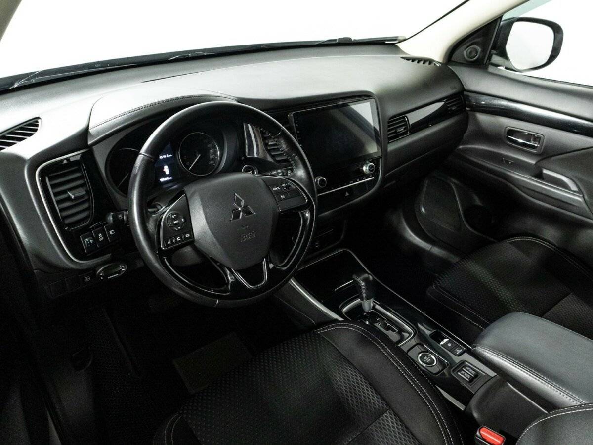 Купить Mitsubishi Outlander с пробегом. Фото: #8