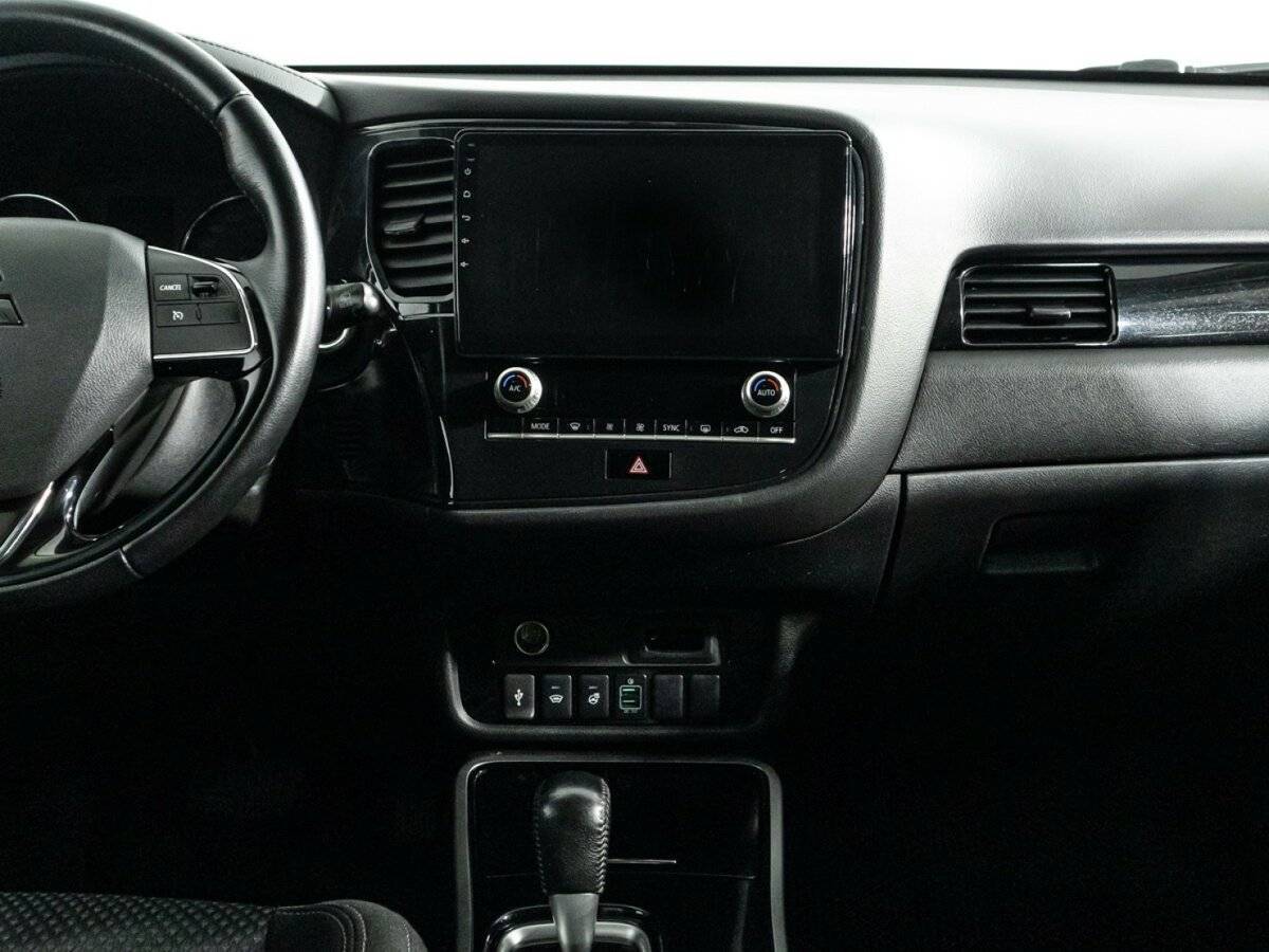 Купить Mitsubishi Outlander с пробегом. Фото: #11