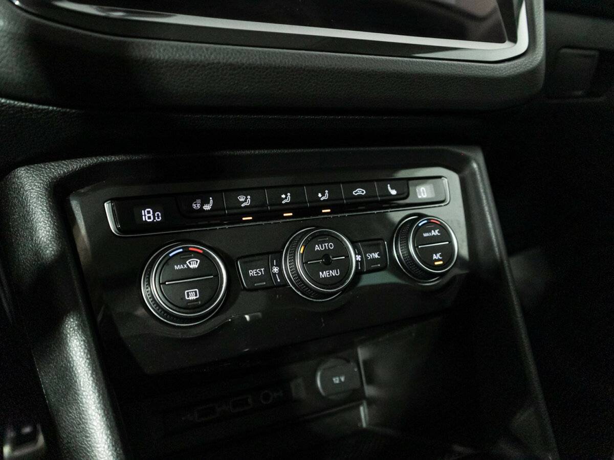 Купить Volkswagen Tiguan с пробегом. Фото: #19