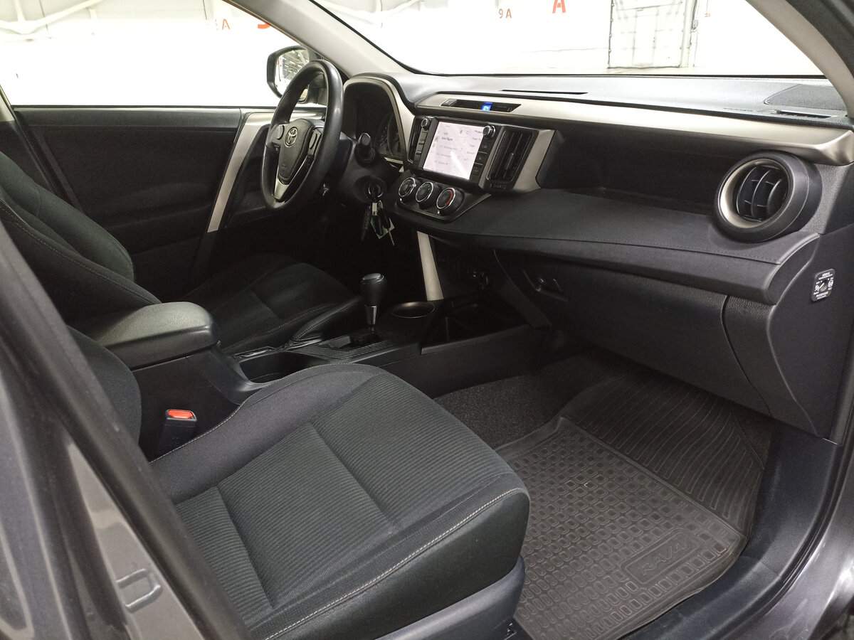 Купить Toyota RAV4 с пробегом. Фото: #10