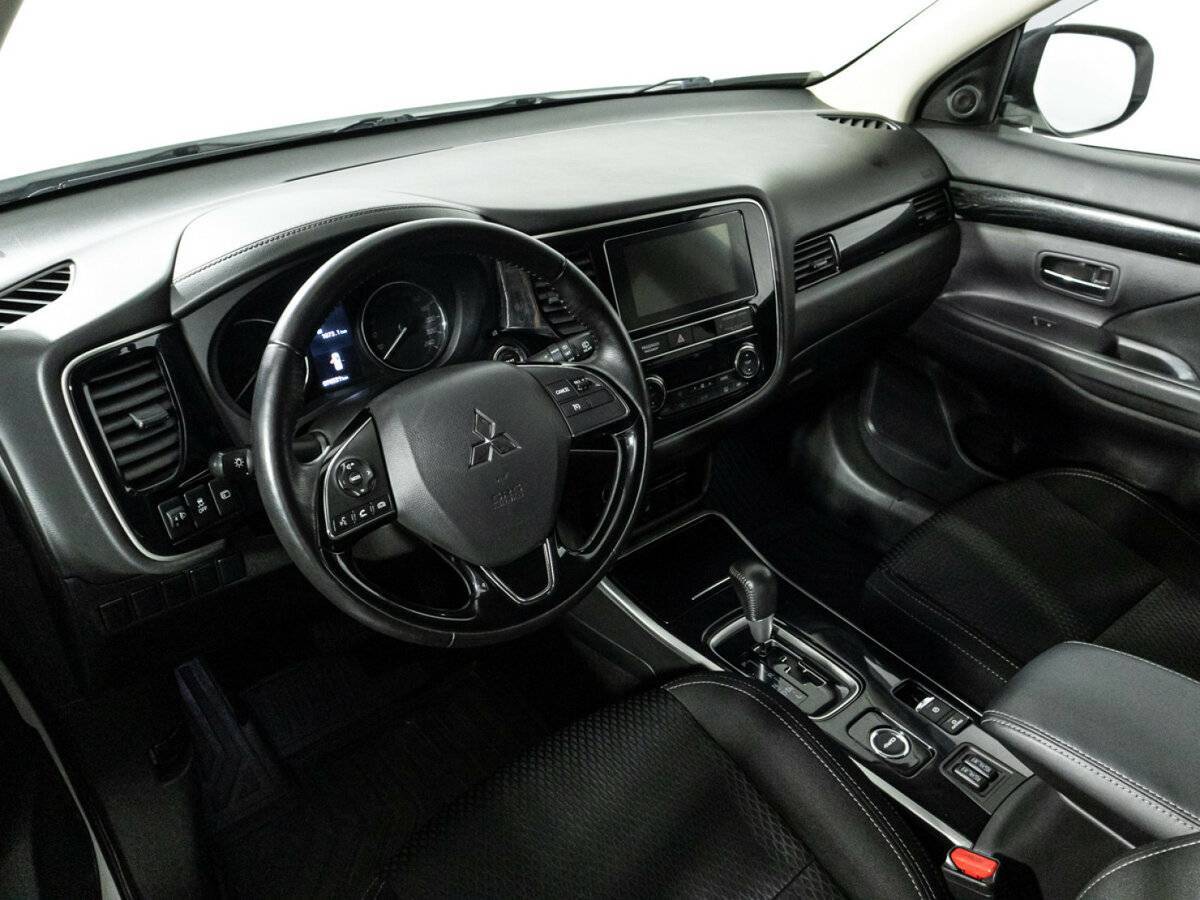 Купить Mitsubishi Outlander с пробегом. Фото: #10
