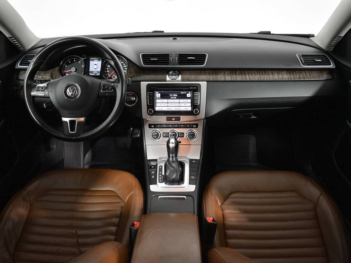 Купить Volkswagen Passat с пробегом. Фото: #9