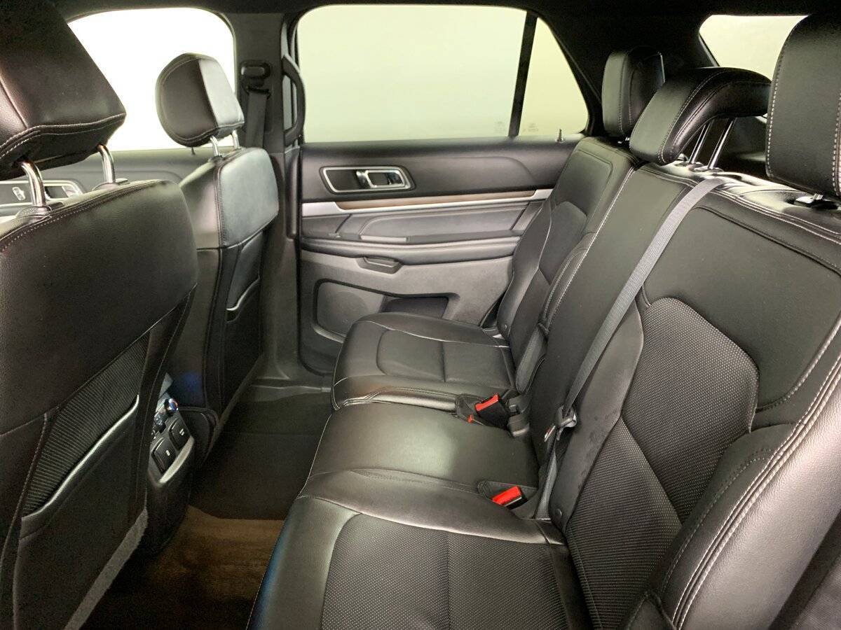 Купить Ford Explorer с пробегом. Фото: #18