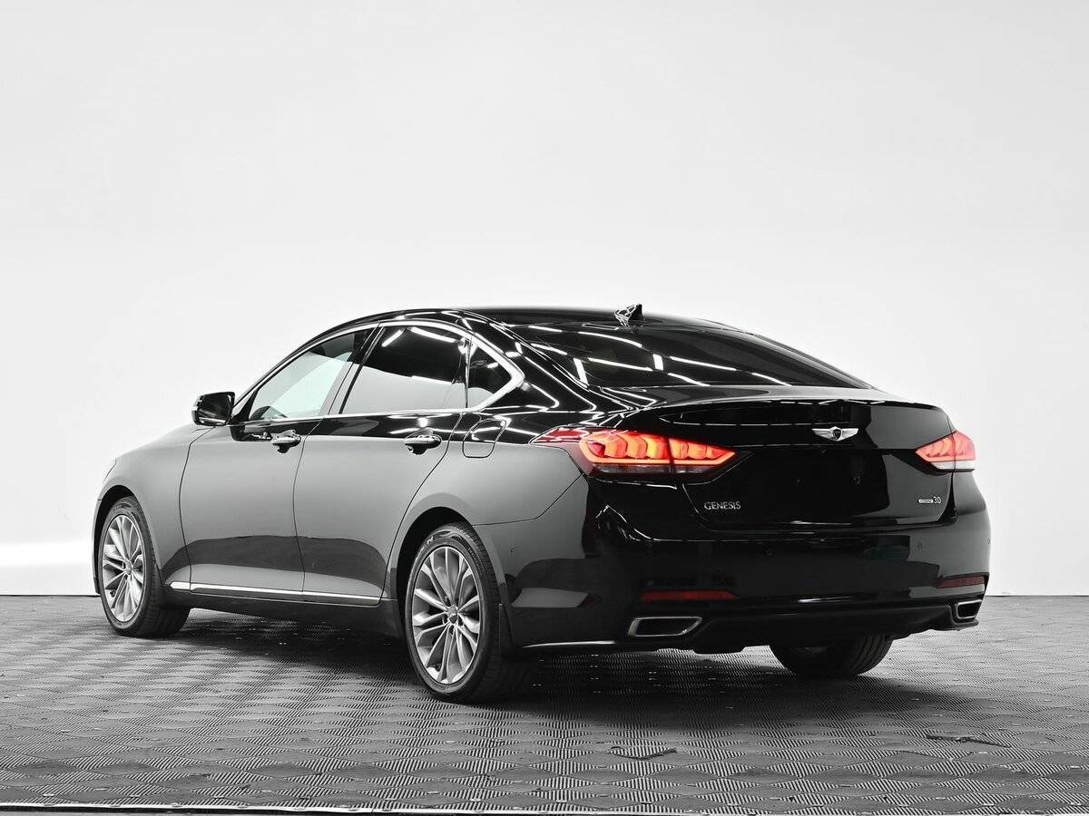 Купить Hyundai Genesis с пробегом. Фото: #2