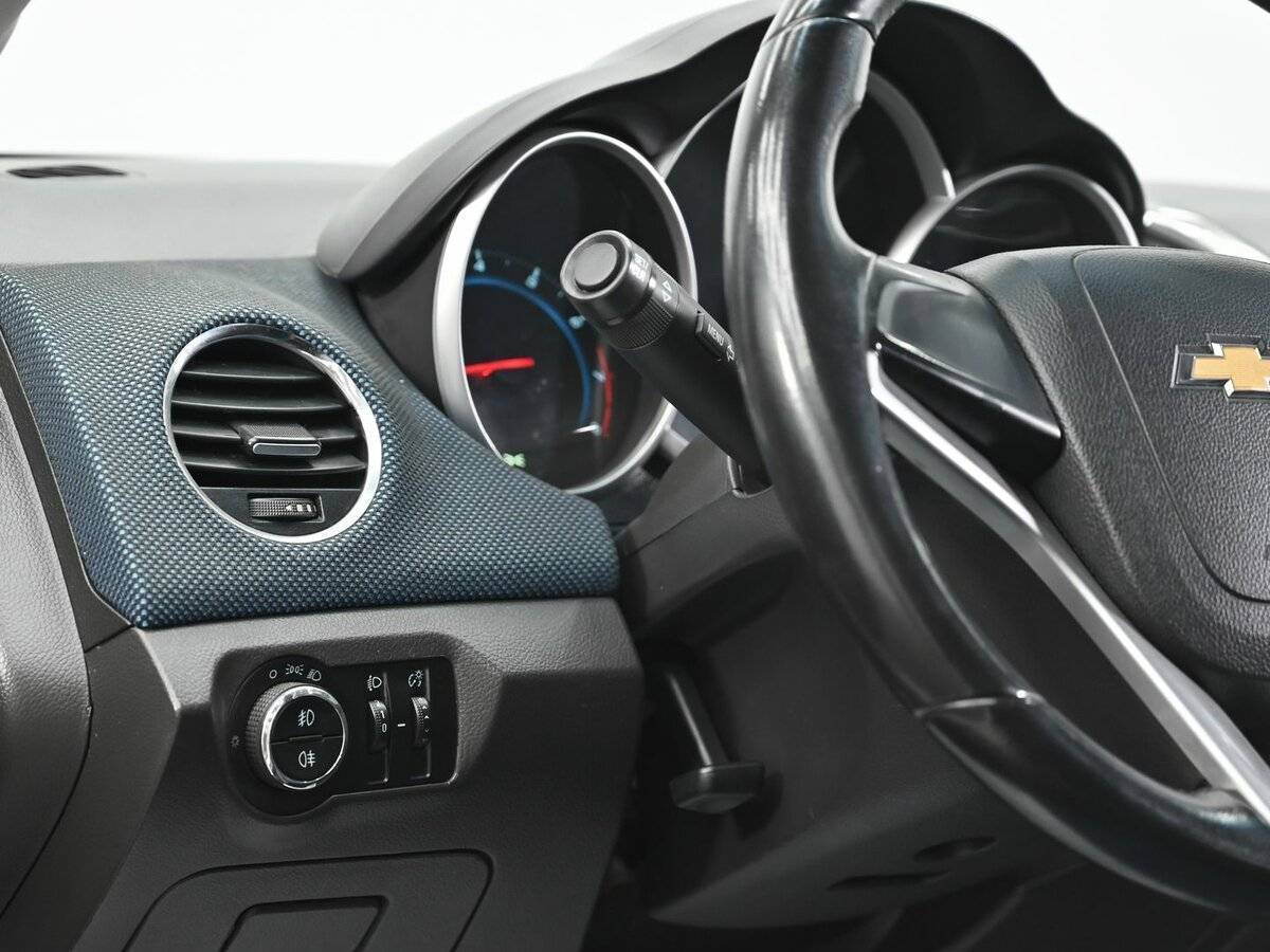 Купить Chevrolet Cruze с пробегом. Фото: #8