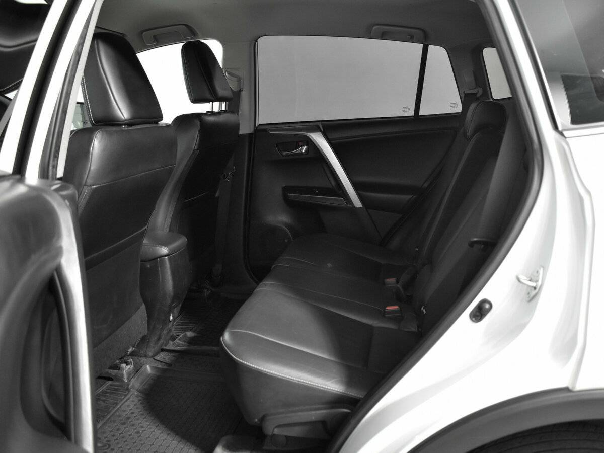 Купить Toyota RAV4 с пробегом. Фото: #10