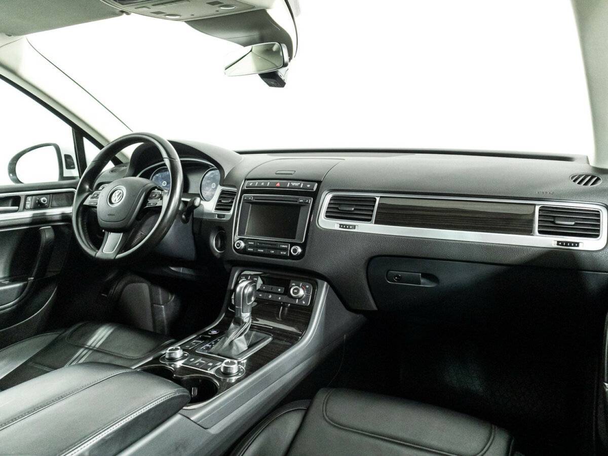 Купить Volkswagen Touareg с пробегом. Фото: #8