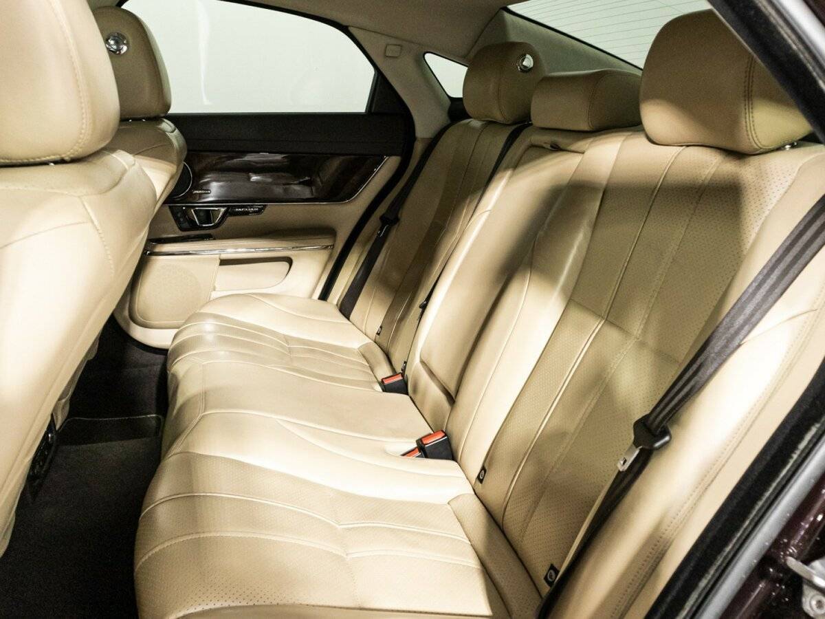 Купить Jaguar XJ с пробегом. Фото: #9