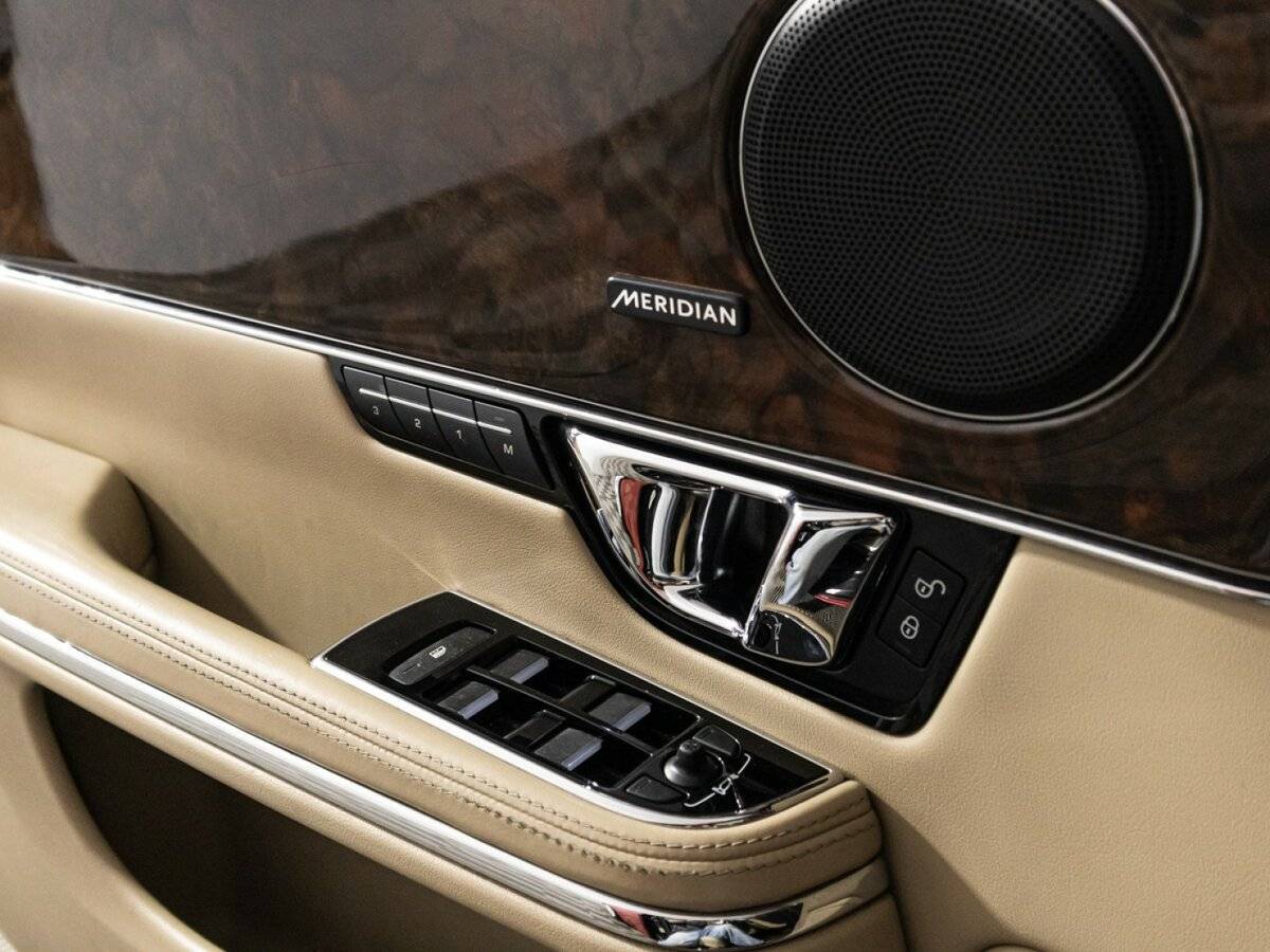 Купить Jaguar XJ с пробегом. Фото: #18