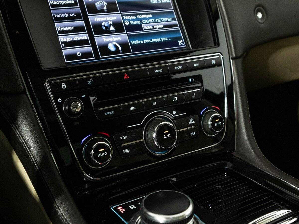 Купить Jaguar XJ с пробегом. Фото: #23