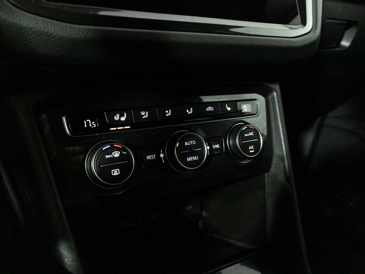 Купить Volkswagen Tiguan с пробегом. Фото: #17