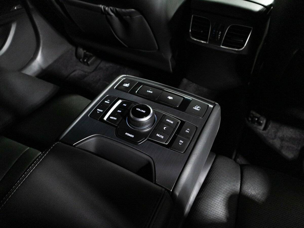 Купить Hyundai Genesis с пробегом. Фото: #19