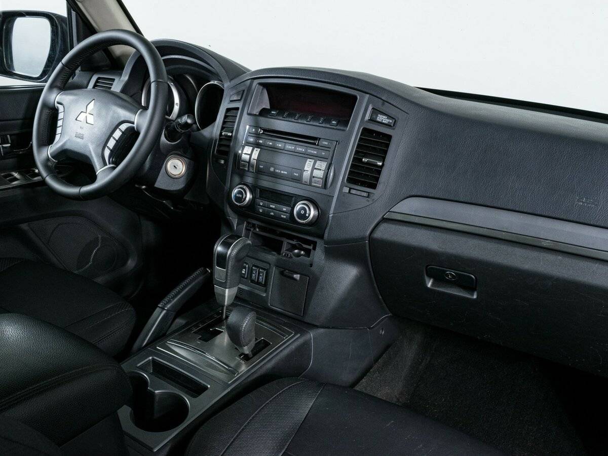 Купить Mitsubishi Pajero с пробегом. Фото: #9