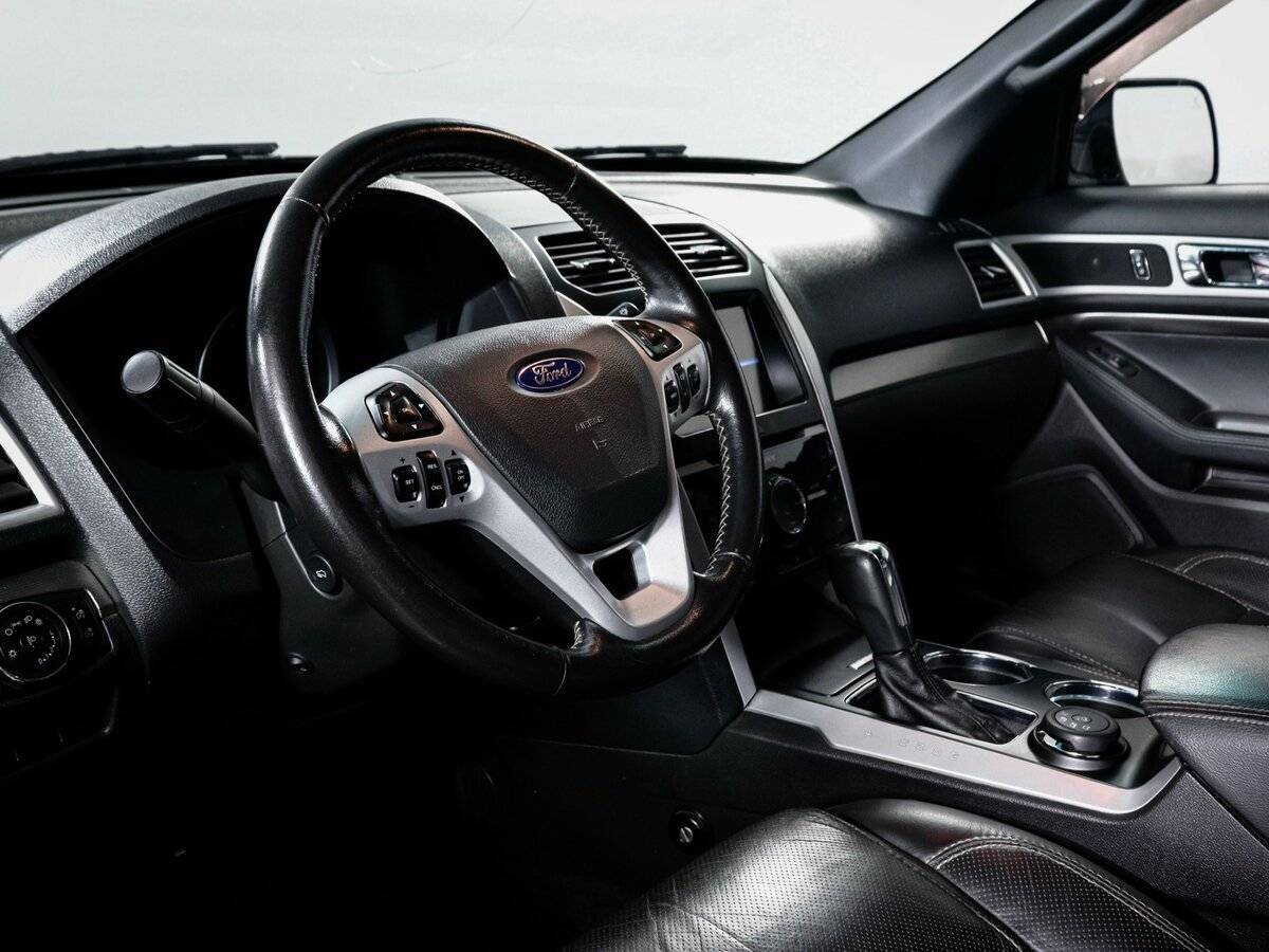 Купить Ford Explorer с пробегом. Фото: #12
