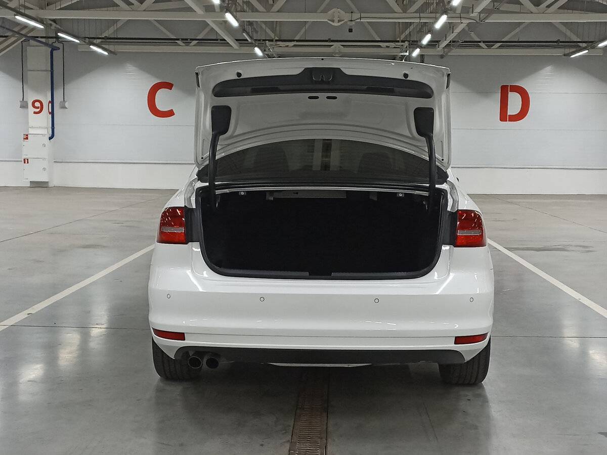 Купить Volkswagen Jetta с пробегом. Фото: #9