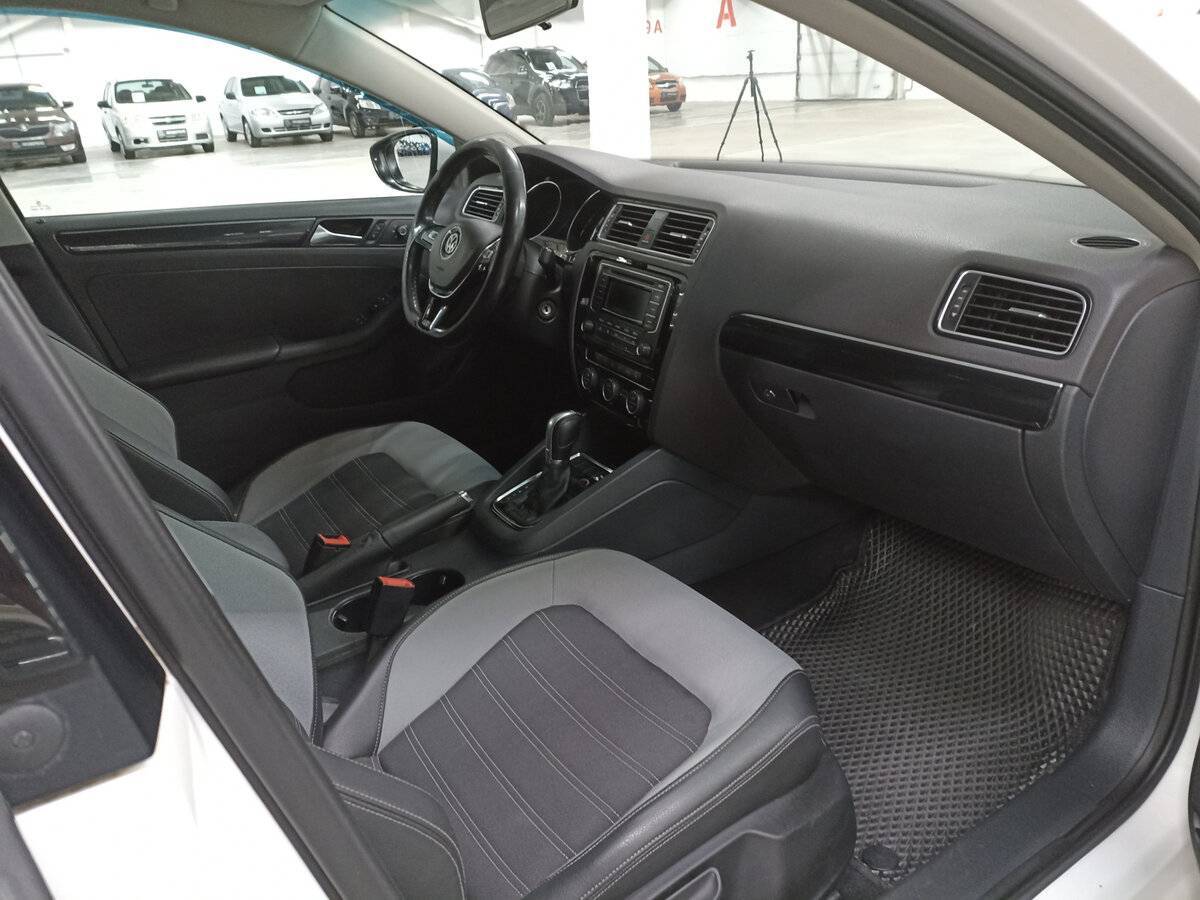 Купить Volkswagen Jetta с пробегом. Фото: #10