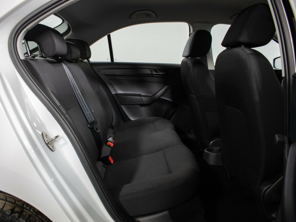 Купить Skoda Rapid с пробегом. Фото: #9